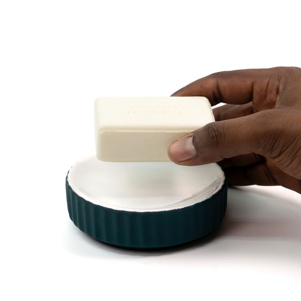 Saboneteira de resina canelada verde laguna - oikos