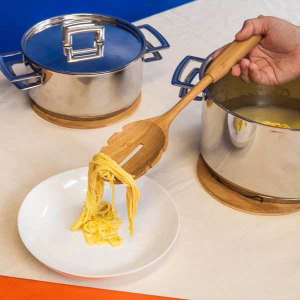 Colher para espaguete de bambu natural grande 35cm - oikos