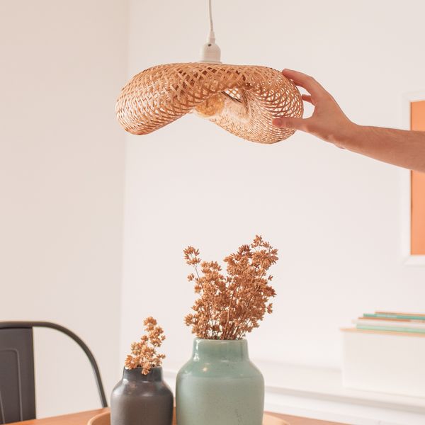 Luminária pendente de bambu curvas boho moderna - oikos