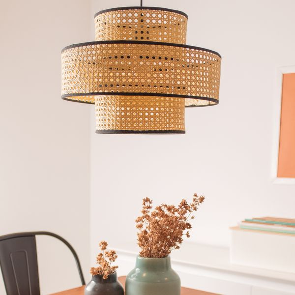 Luminária pendente tela 40cm degradê palha indiana  rattan moderna - oikos